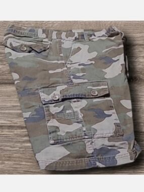 MEN'S RED SNAP CAMO SHORTS